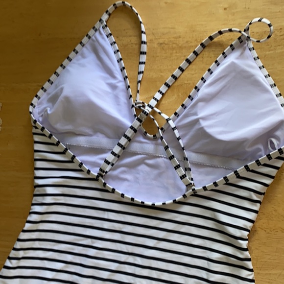 Cupshe One Piece - Picture 2 of 4